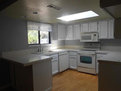 2340 Kona Cir, Medford, OR 97504 - photo 4