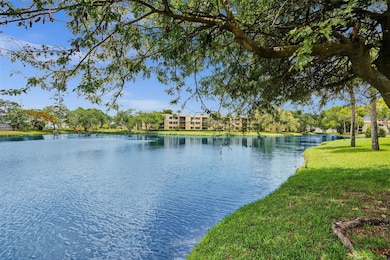 374 Lakeview Dr unit 203, Weston, FL 33326 - photo 3