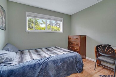 1422 NE Sherman St, Albany, OR 97321 - photo 2