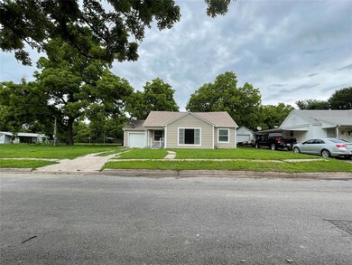 1423 Olive St, Gainesville, TX 76240 - photo 4