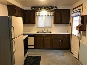 nice size eat in  kitchen