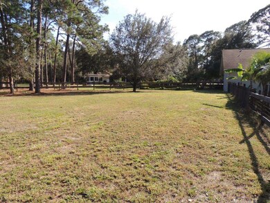 VERY PRIVATE BACKYARD