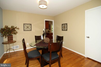 8332 Toll House Rd, Annandale, VA 22003 - photo 5