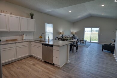 1325 Robin Dr, McPherson, KS 67460 - photo 2