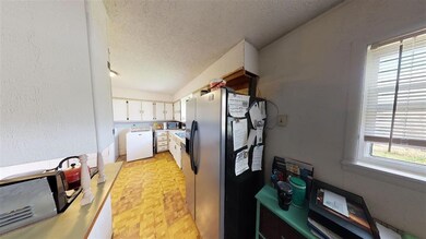 137 Oak Ave, Elgin, OK 73538 - photo 6