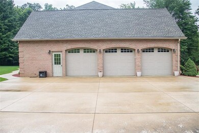 61 Morningside Dr, Indiana, PA 15701 - photo 2