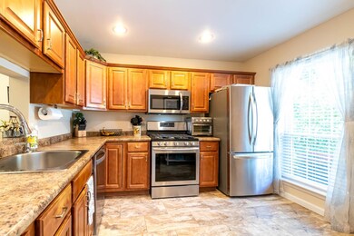 17 Middlesex Rd, MerriMacK, NH 03054 - photo 5