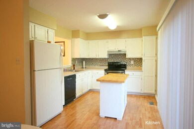18006 Sunset Lake Ct, Olney, MD 20832 - photo 4