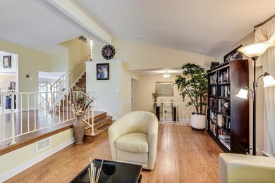 3938 Carousel Dr, Northbrook, IL 60062 - photo 7