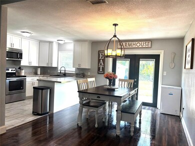 eat in kitchen/dining