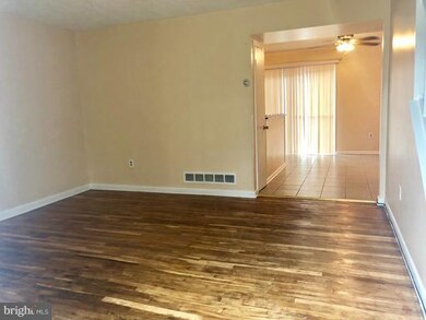 4889 Melbourne Rd, Baltimore, MD 21229 - photo 2