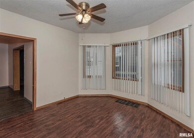 1828 W 6th St, Davenport, IA 52802 - photo 3