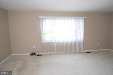 2278 Anvil Ln, Temple Hills, MD 20748 - photo 7
