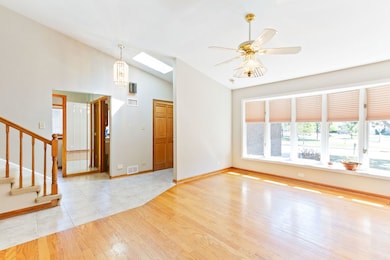 269 W Kimbell Ave, Elmhurst, IL 60126 - photo 4