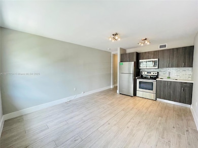 1100 10th St unit 6, Miami Beach, FL 33139 - photo 5