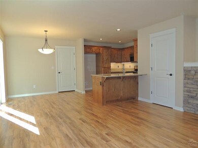 20270 SE Narnia Place unit 6, Bend, OR 97702 - photo 4