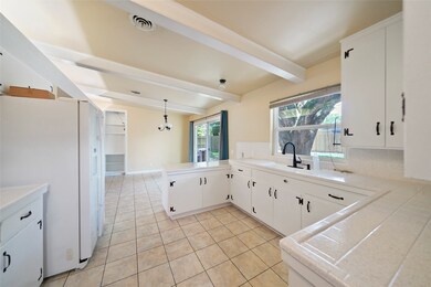 819 Rainy River Dr, Houston, TX 77088 - photo 3