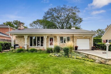 527 Briarhill Ln, Glenview, IL 60025 - photo 2