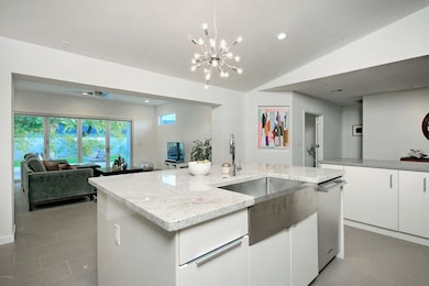 6851EParadisePkwy013