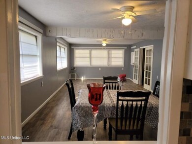 DINING FAMILY ROOM
