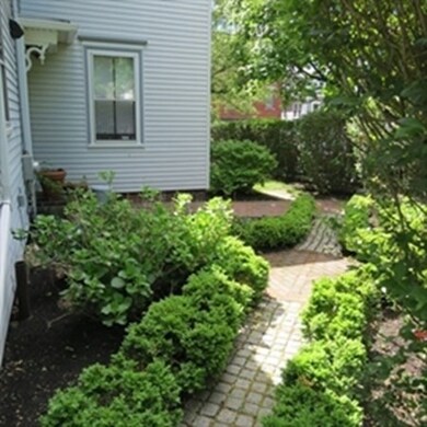 984 Chestnut St unit 2, Newton Upper Falls, MA 02464 - photo 2