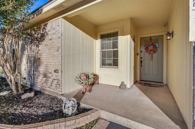 7125 Woodhinge Dr, Benbrook, TX 76126 - photo 2