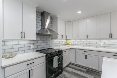 18 Beverly Ct, Bedford, TX 76022 - photo 2