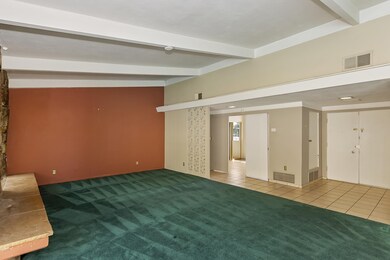 006_Living Room