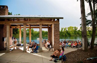 AMPHITHEATER (Large)