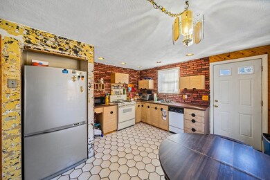 555 Court St, Brockton, MA 02302 - photo 3