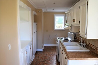 2104 Lincoln Ave unit First Floor, Whitehall, PA 18052 - photo 7