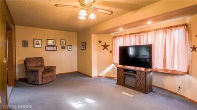 319 E 16th St N, Newton, IA 50208 - photo 3