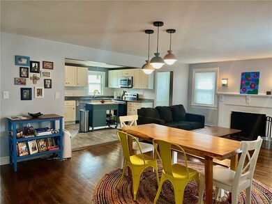 Open floor concept, Dinng/Living Room & Kitchen