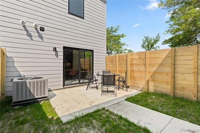 3416 Cochrane St unit 4, Detroit, MI 48208 - photo 4