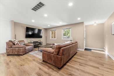 408 Weathering Dr, Mahomet, IL 61853 - photo 5