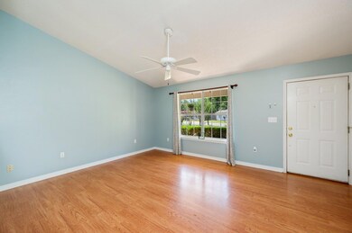 7-web-or-mls-102 Butler Cir-03