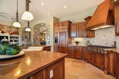 38007 N Boulder View Dr-large-013-Kitche