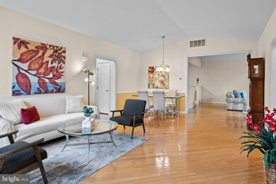 804 Persimmon Ln unit V143, Langhorne, PA 19047 - photo 5