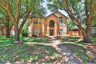 View of front of home featuring a front yard