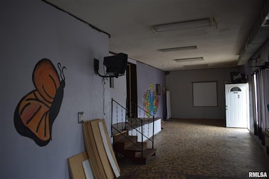 1407 W 4th St, Davenport, IA 52802 - photo 3