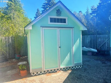 221 Azalea St, Florence, OR 97439 - photo 7