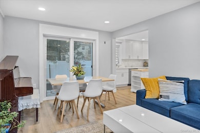 16 Piermont Ct, Melville, NY 11747 - photo 6