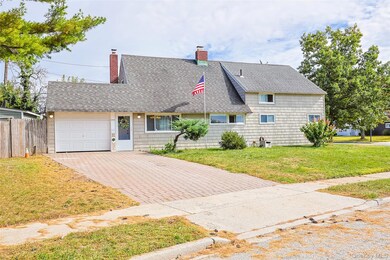 201 Sprucewood Dr, Levittown, NY 11756 - photo 2