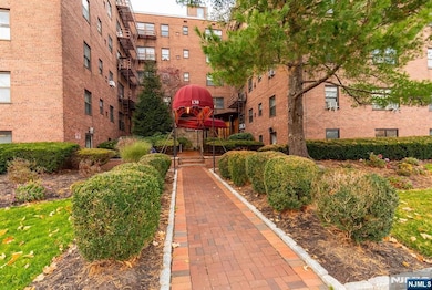 Briar Hall Condominiums unit 3D, Rutherford, NJ 07070 - photo 2