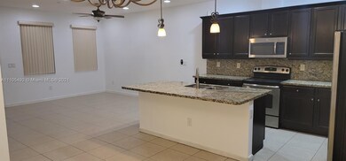 Kitchen/ Living Room