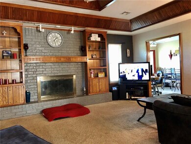 2324 Eastridge Cir, Moore, OK 73160 - photo 2