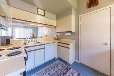 1023 Sandpiper Dr unit 15, Waterford, MI 48328 - photo 6