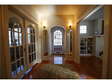 Entry/Foyer. Side entrance with leaded glass Frenc