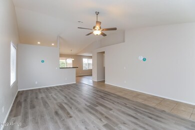 004-photo-living-room-9482001