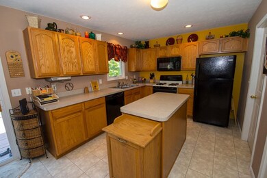 Great counter space in this kitchen.